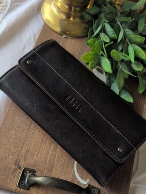 Crazy Horse By Liz Claiborne Women's Wallet with Contrast Stitching